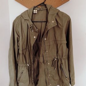 Army green outdoors jacket